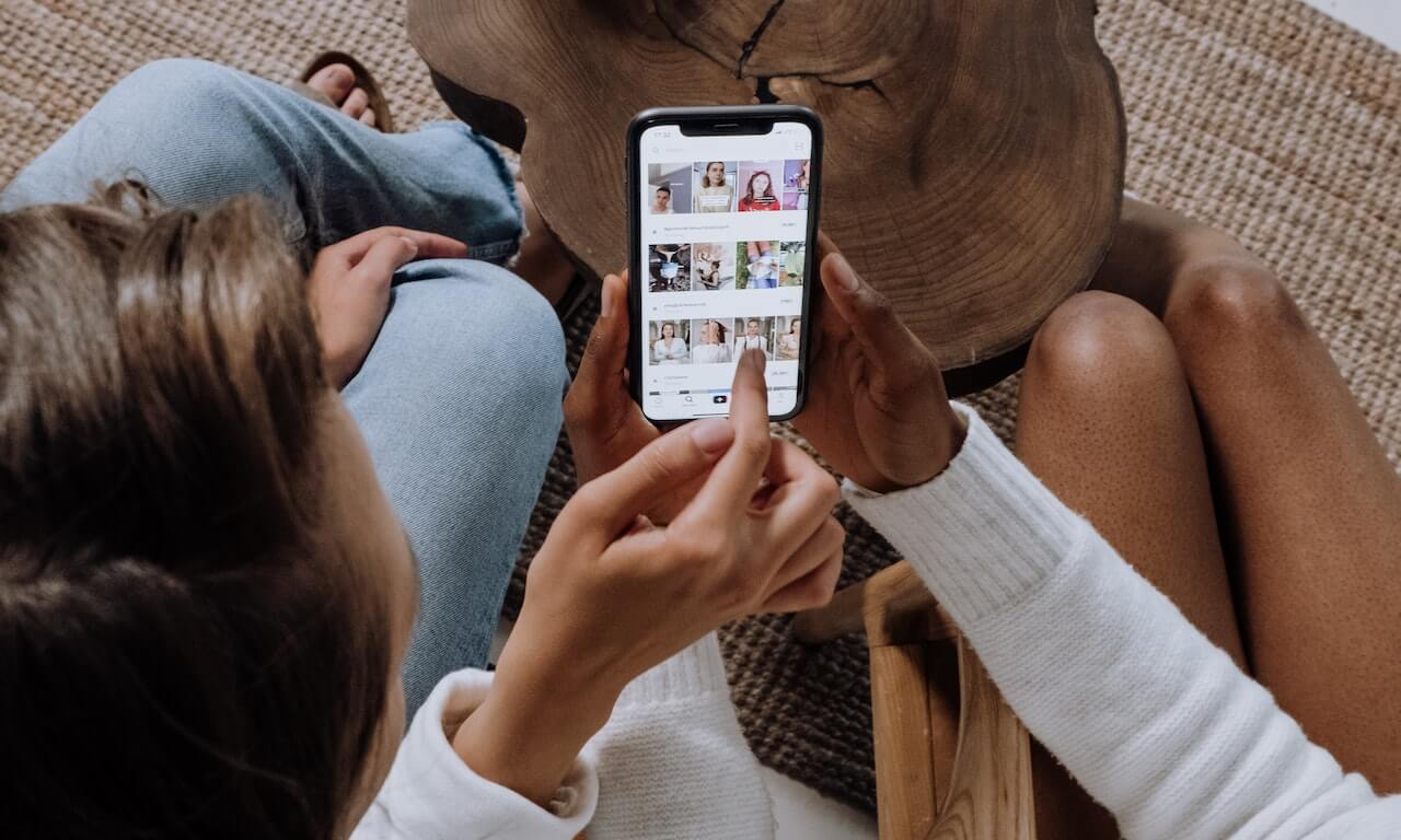 18 marketers share how to use social media to build brand trust